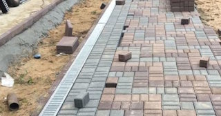 Профессиональная укладка плитки на улице в Михайловке в октябре