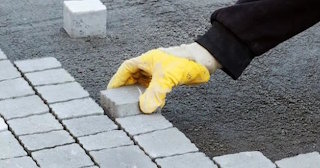 Укладка тротуарной плитки 50 на 50 в Михайловке в октябре