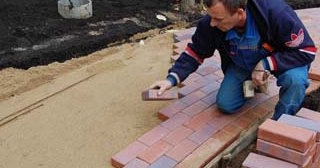 Укладка тротуарной брусчатки в Михайловке: цена от 813 руб., за м2