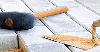 Профессиональная укладка тротуарной брусчатки в Михайловке в октябре