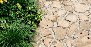 Укладка тротуарного камня в Михайловке - цена от 915 руб. в ТротуарнаяПлитка