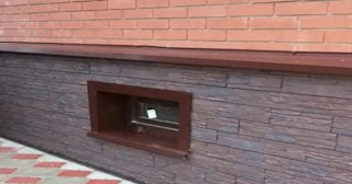 Облицовка цоколя панелями под камень в Михайловке в октябре